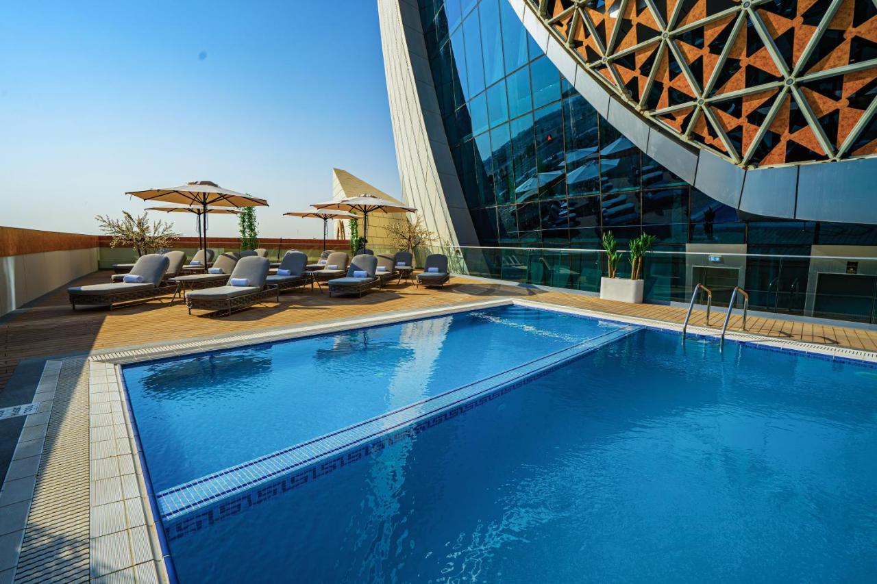 Velero Hotel Doha Lusail מראה חיצוני תמונה The swimming pool at the hotel