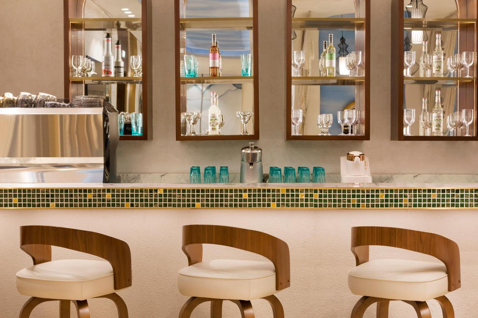 Velero Hotel Doha Lusail מראה חיצוני תמונה The bar at the hotel