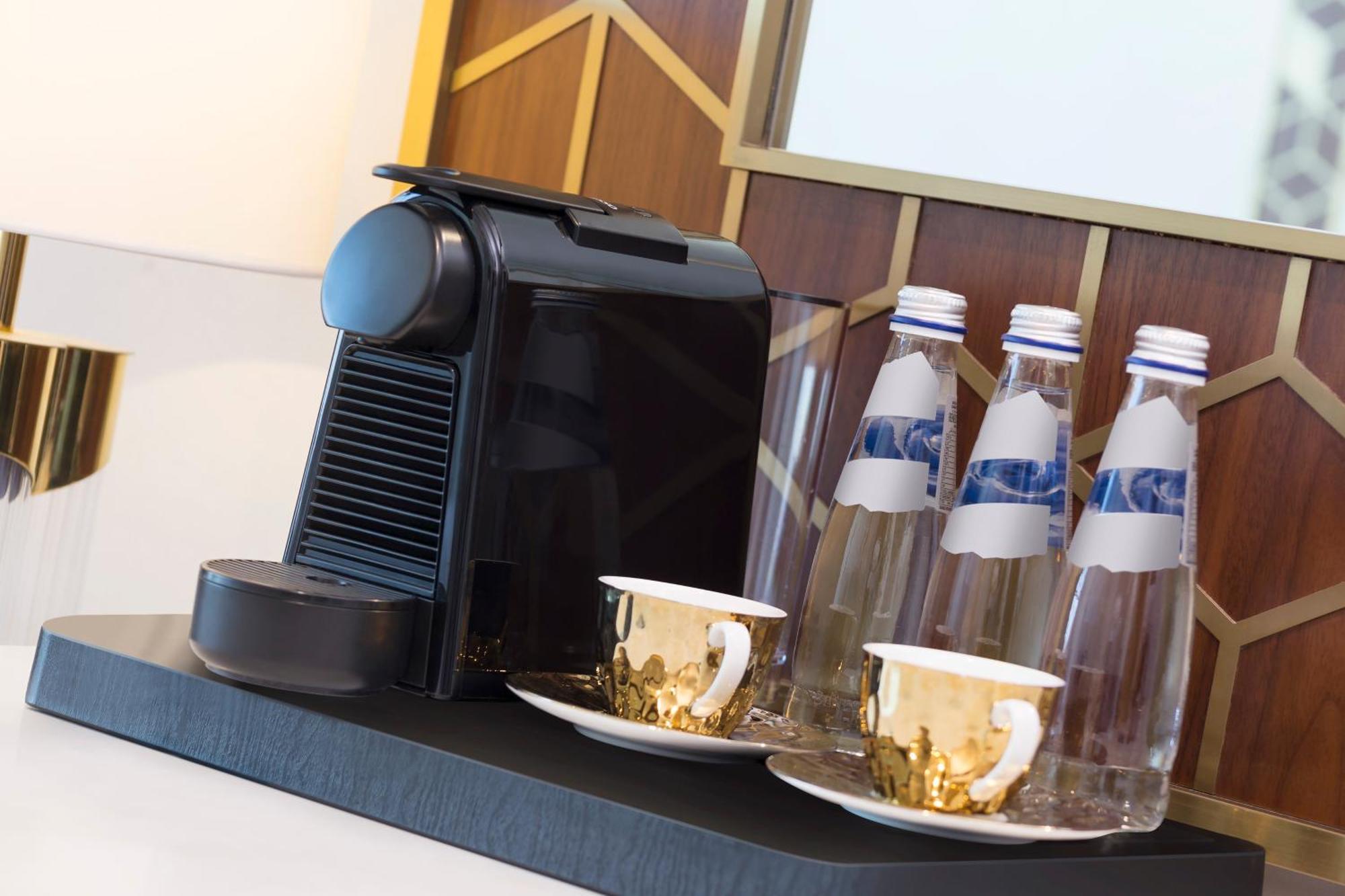 Velero Hotel Doha Lusail מראה חיצוני תמונה A Nespresso coffee machine