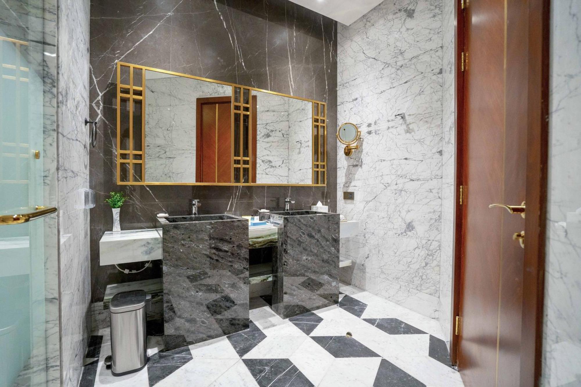 Velero Hotel Doha Lusail מראה חיצוני תמונה Bathroom
